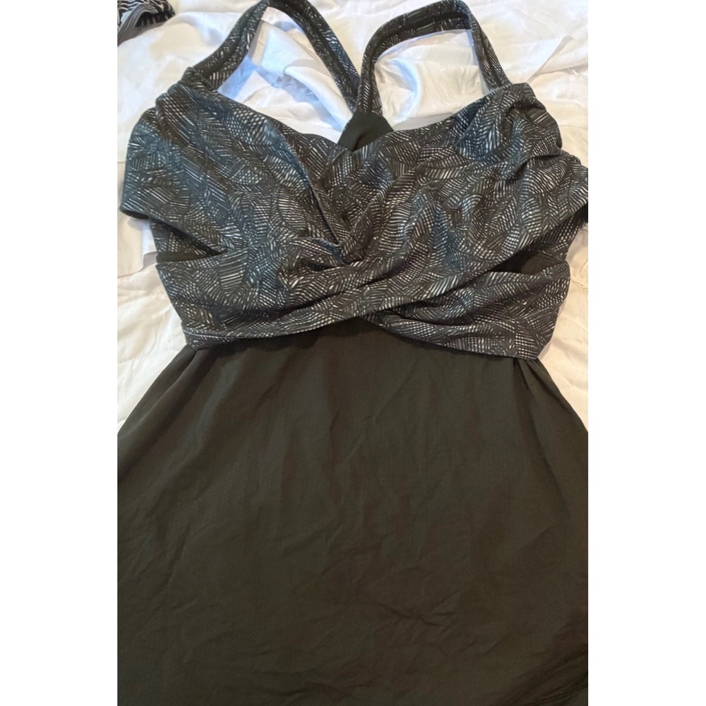 Lululemon Twist Front Active Tank Top Olive Green Geo Print Size 8